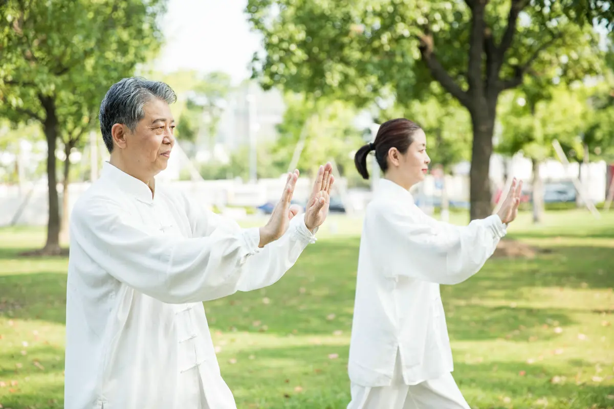 老年人参与篮球运动时如何安全提升爆发力?